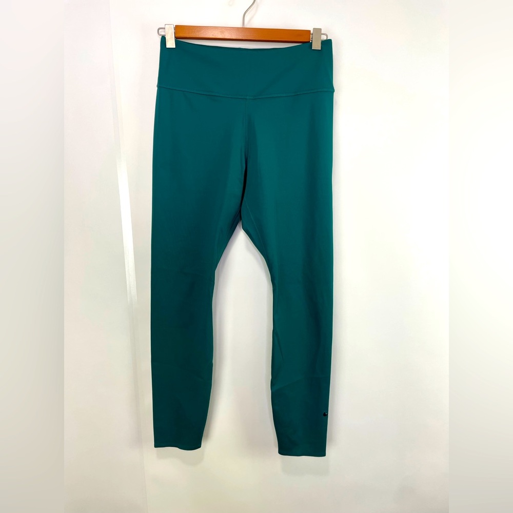 NWOT Nike Women’s One Luxe Mid-Rise 7/8‎ Leggings Medium - Picture 2 of 7